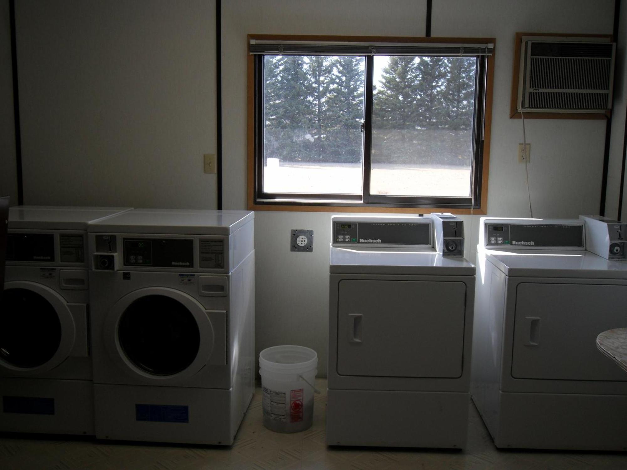 Westway Inn Motel Neepawa Bagian luar foto
