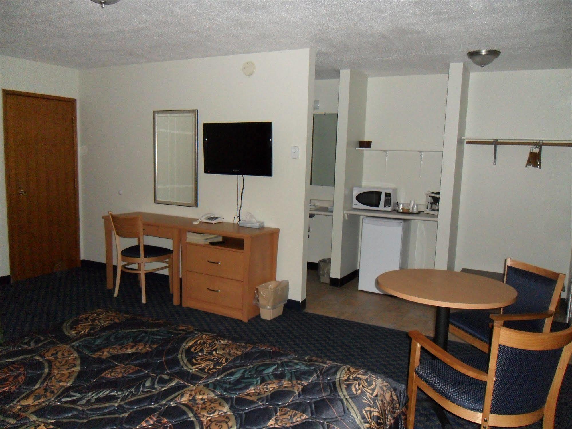 Westway Inn Motel Neepawa Bagian luar foto