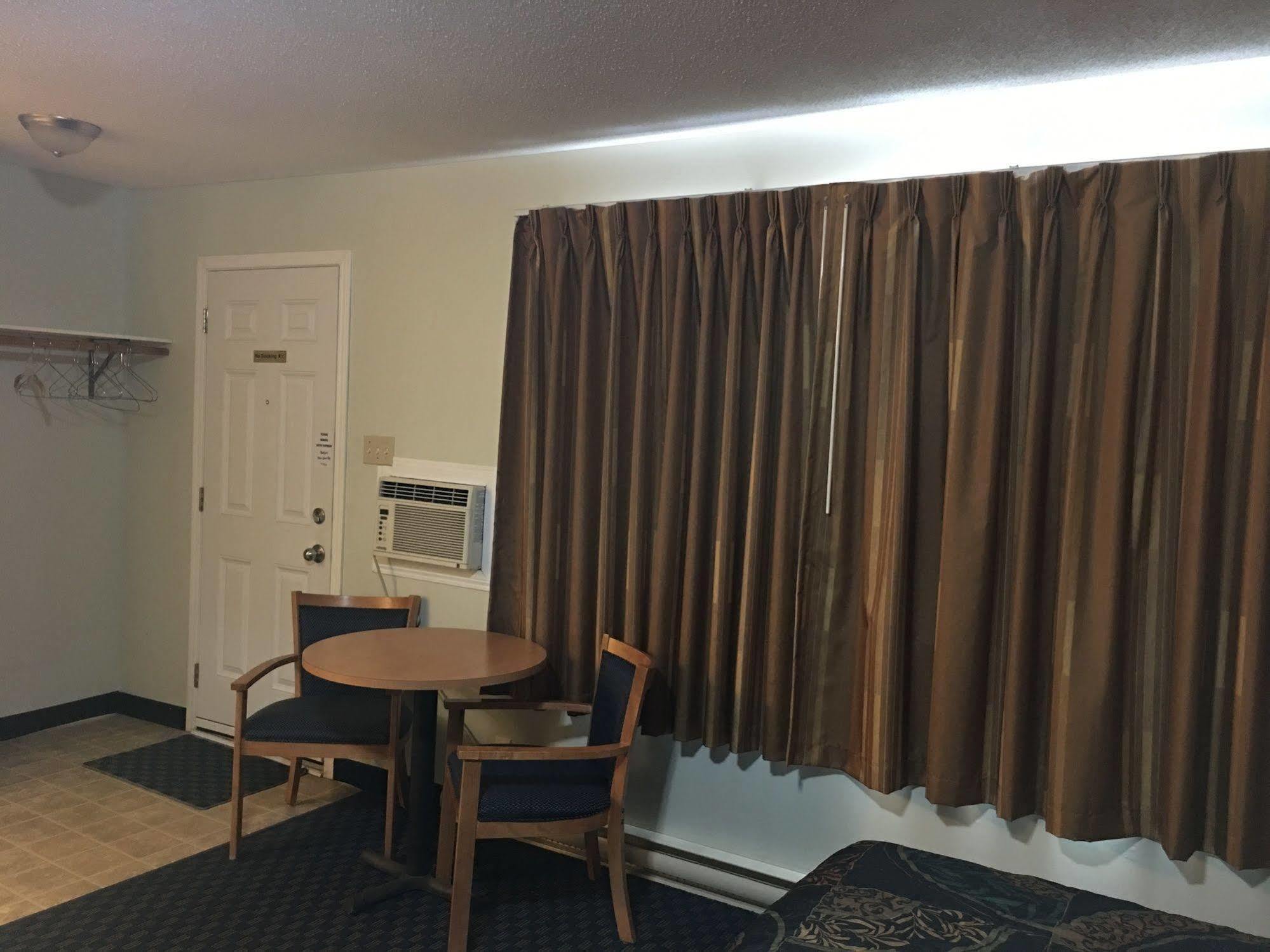 Westway Inn Motel Neepawa Bagian luar foto