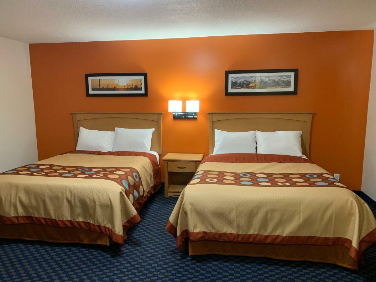 Westway Inn Motel Neepawa Bagian luar foto