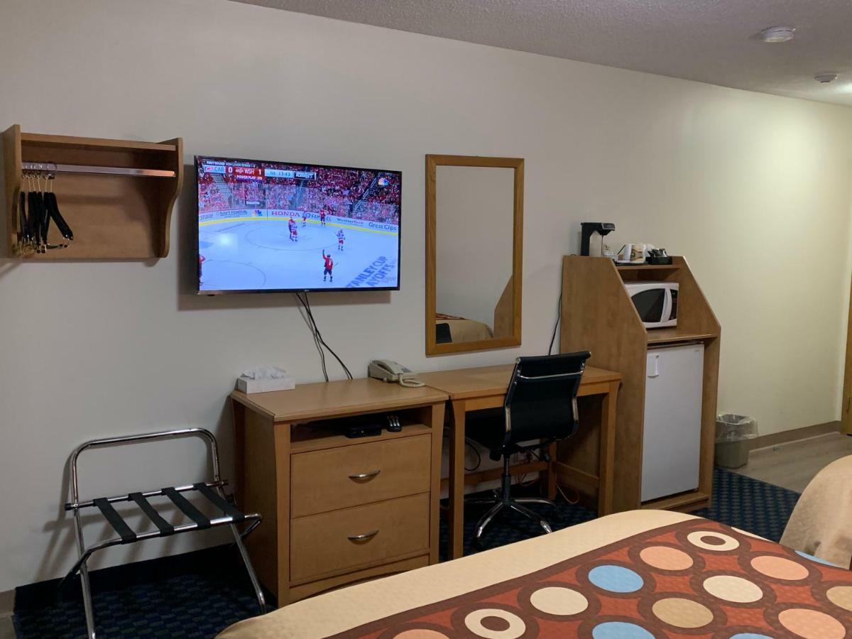 Westway Inn Motel Neepawa Bagian luar foto