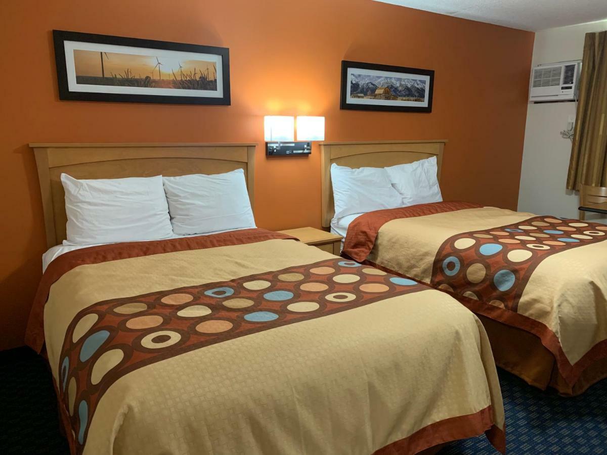 Westway Inn Motel Neepawa Bagian luar foto