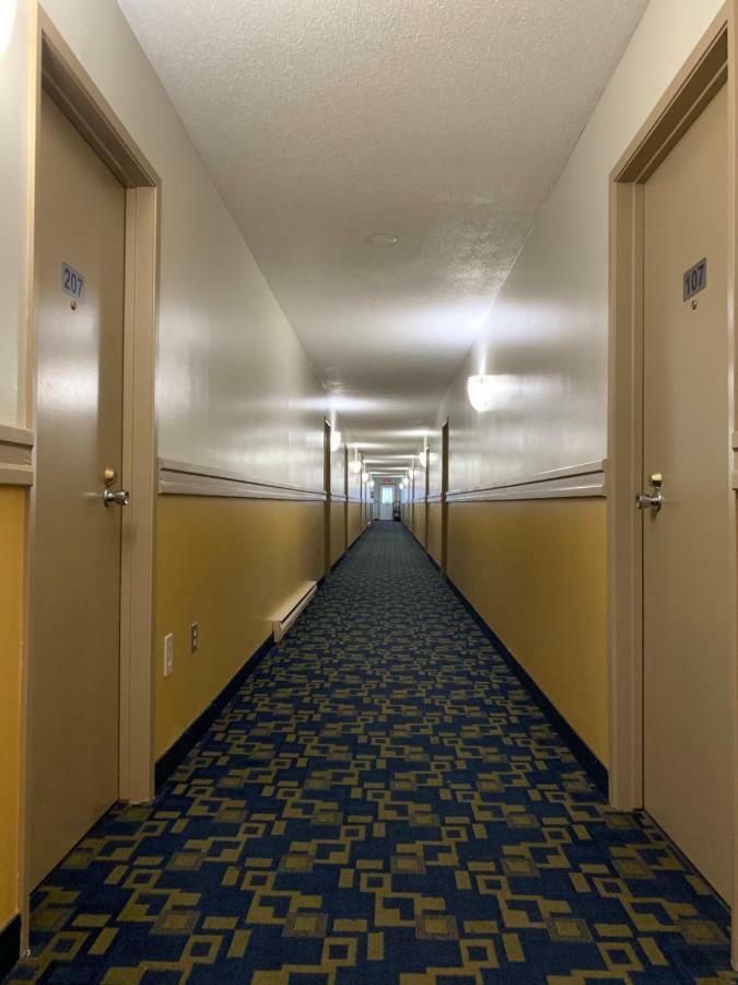 Westway Inn Motel Neepawa Bagian luar foto