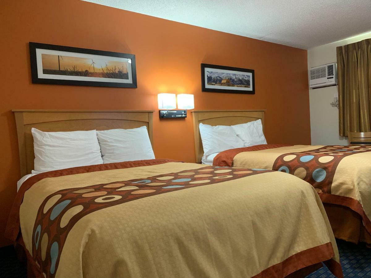 Westway Inn Motel Neepawa Bagian luar foto