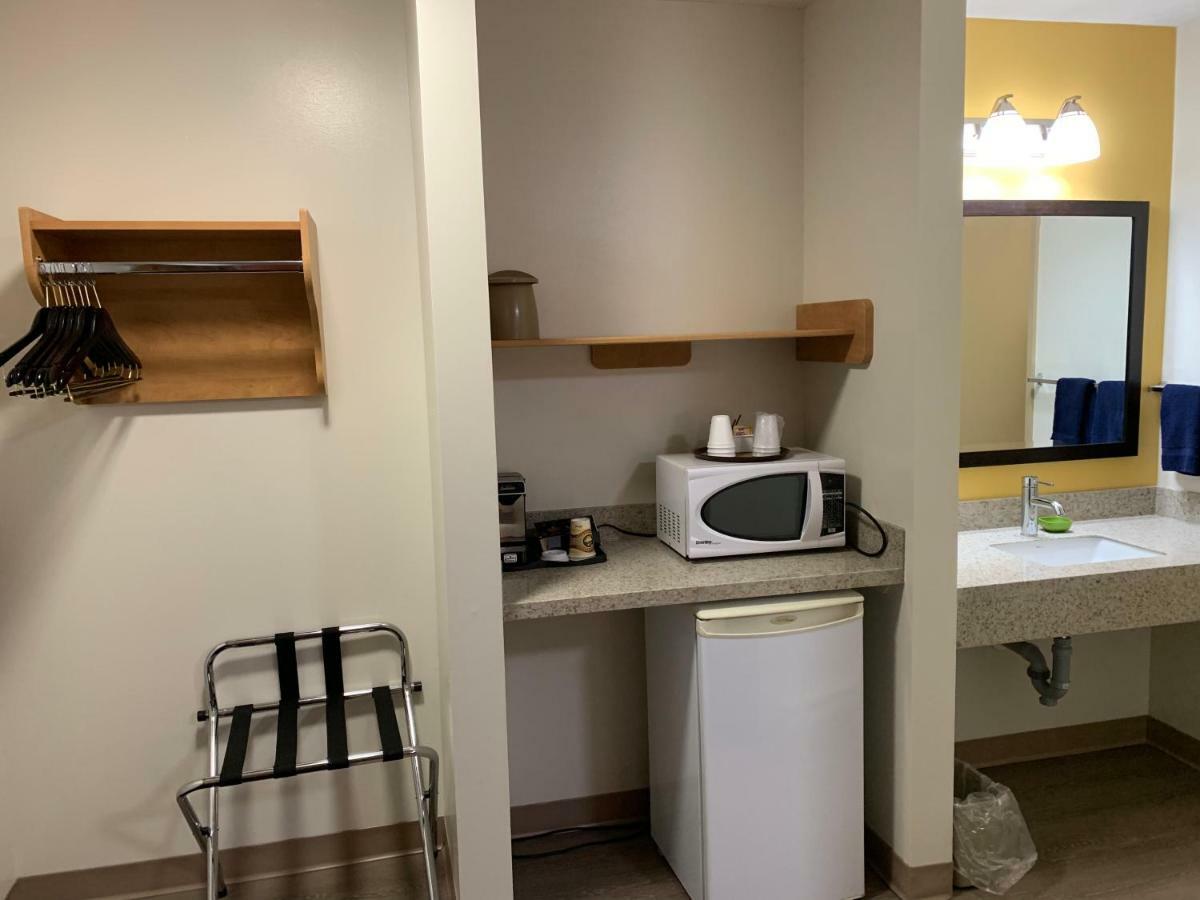 Westway Inn Motel Neepawa Bagian luar foto