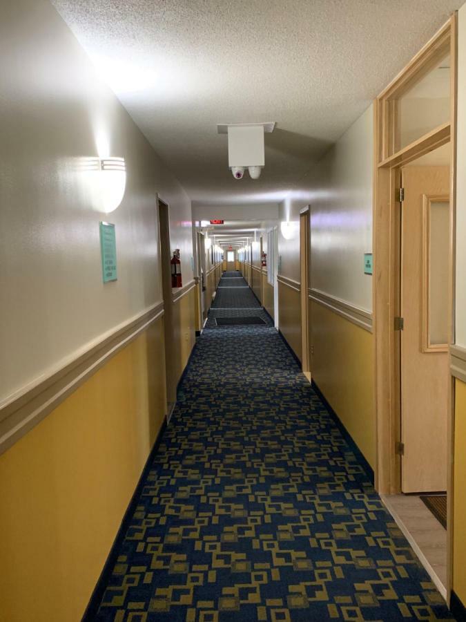 Westway Inn Motel Neepawa Bagian luar foto