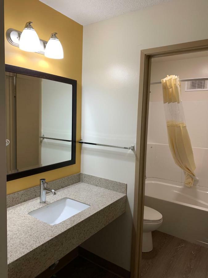 Westway Inn Motel Neepawa Bagian luar foto
