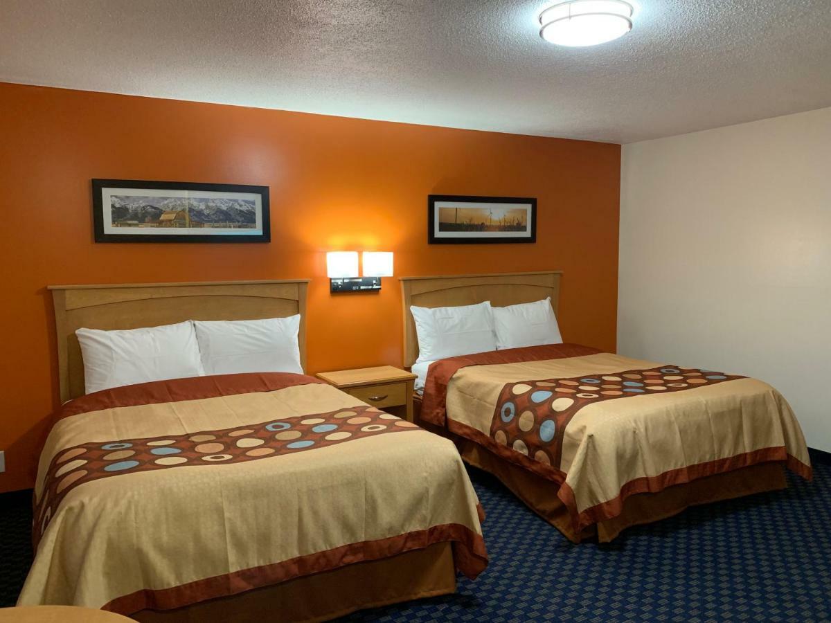 Westway Inn Motel Neepawa Bagian luar foto