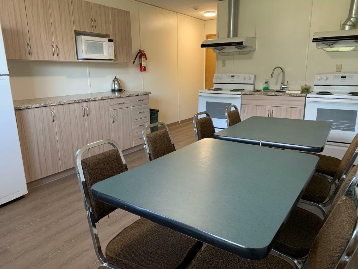 Westway Inn Motel Neepawa Bagian luar foto