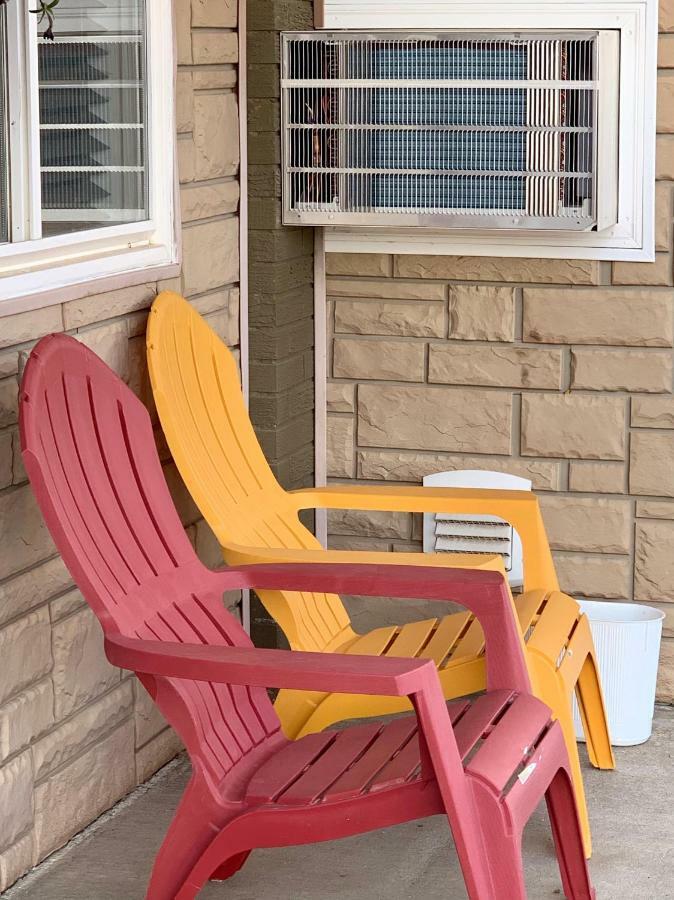 Westway Inn Motel Neepawa Bagian luar foto