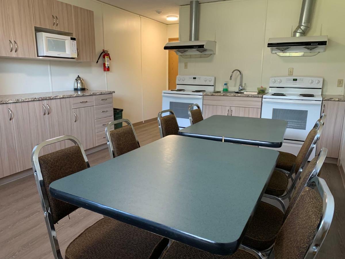 Westway Inn Motel Neepawa Bagian luar foto