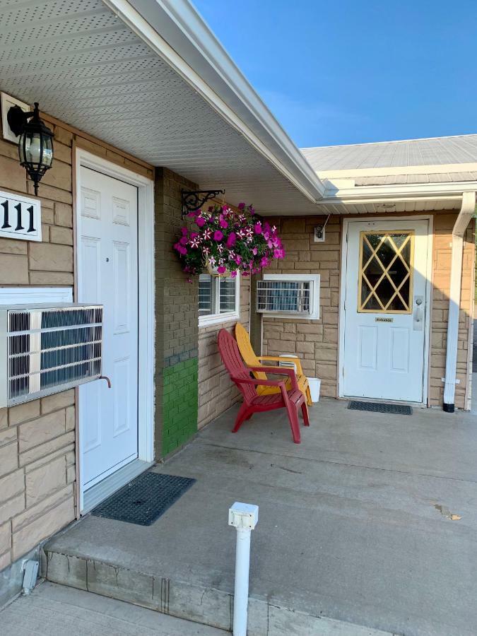 Westway Inn Motel Neepawa Bagian luar foto