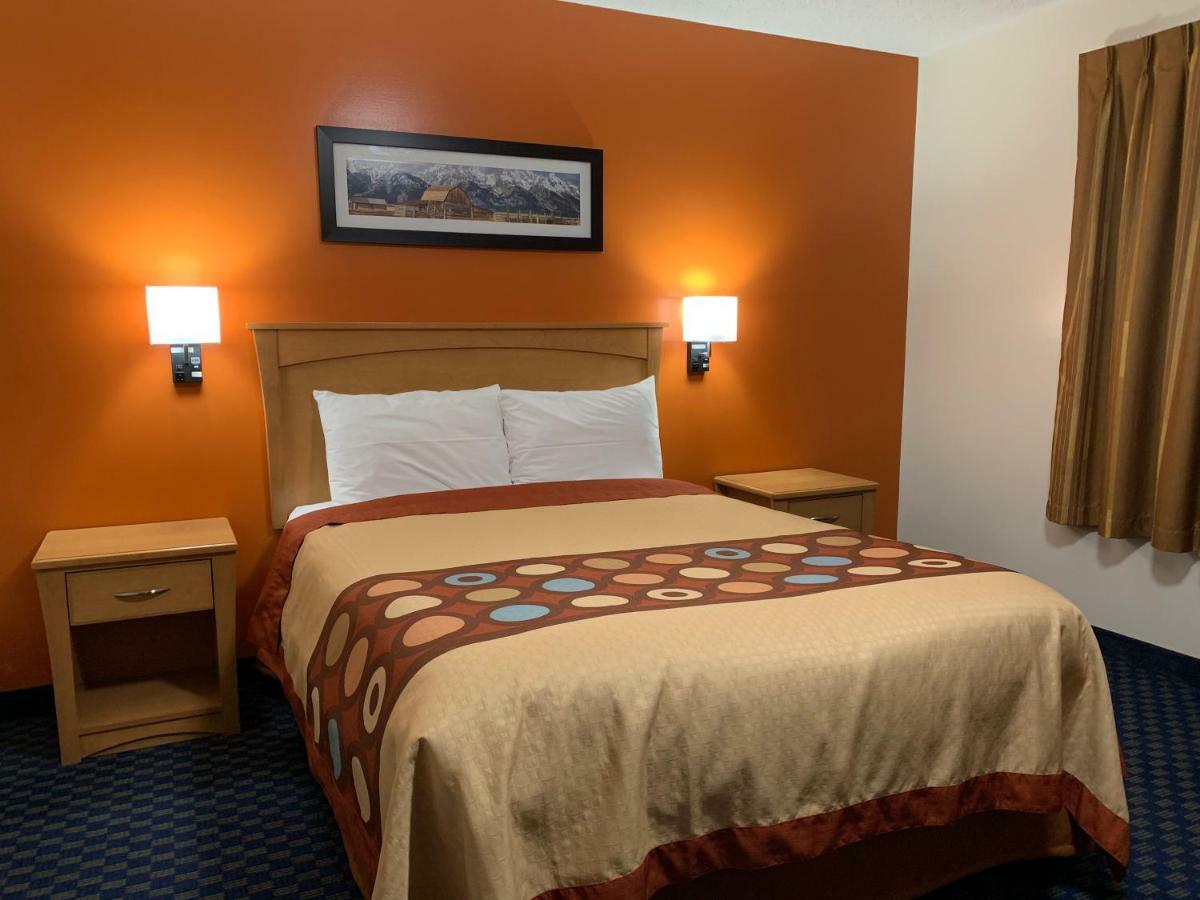 Westway Inn Motel Neepawa Bagian luar foto